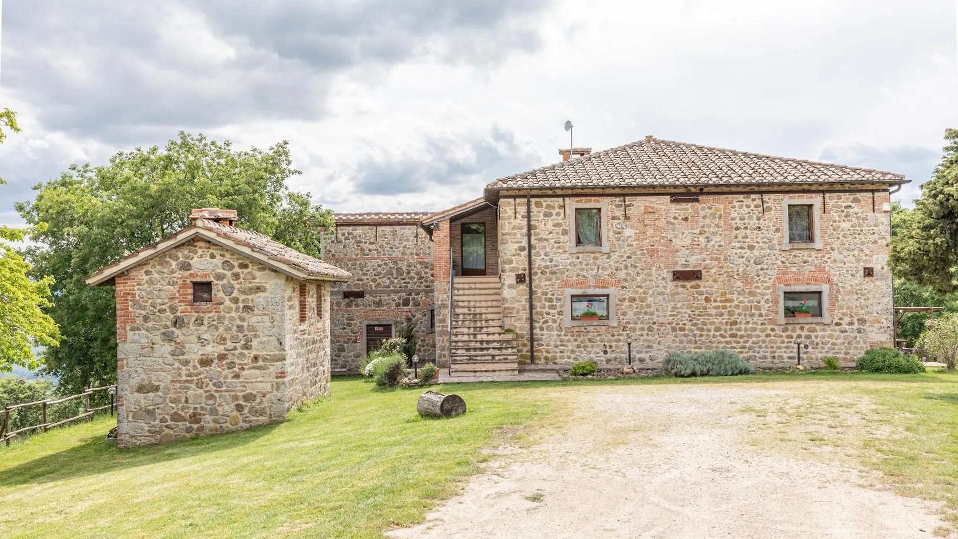 Masseria Del Bosco Palazzone Chianciano Terme Farm stay